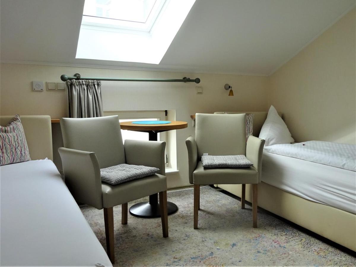 Hotel Zur Fährbrücke 3*